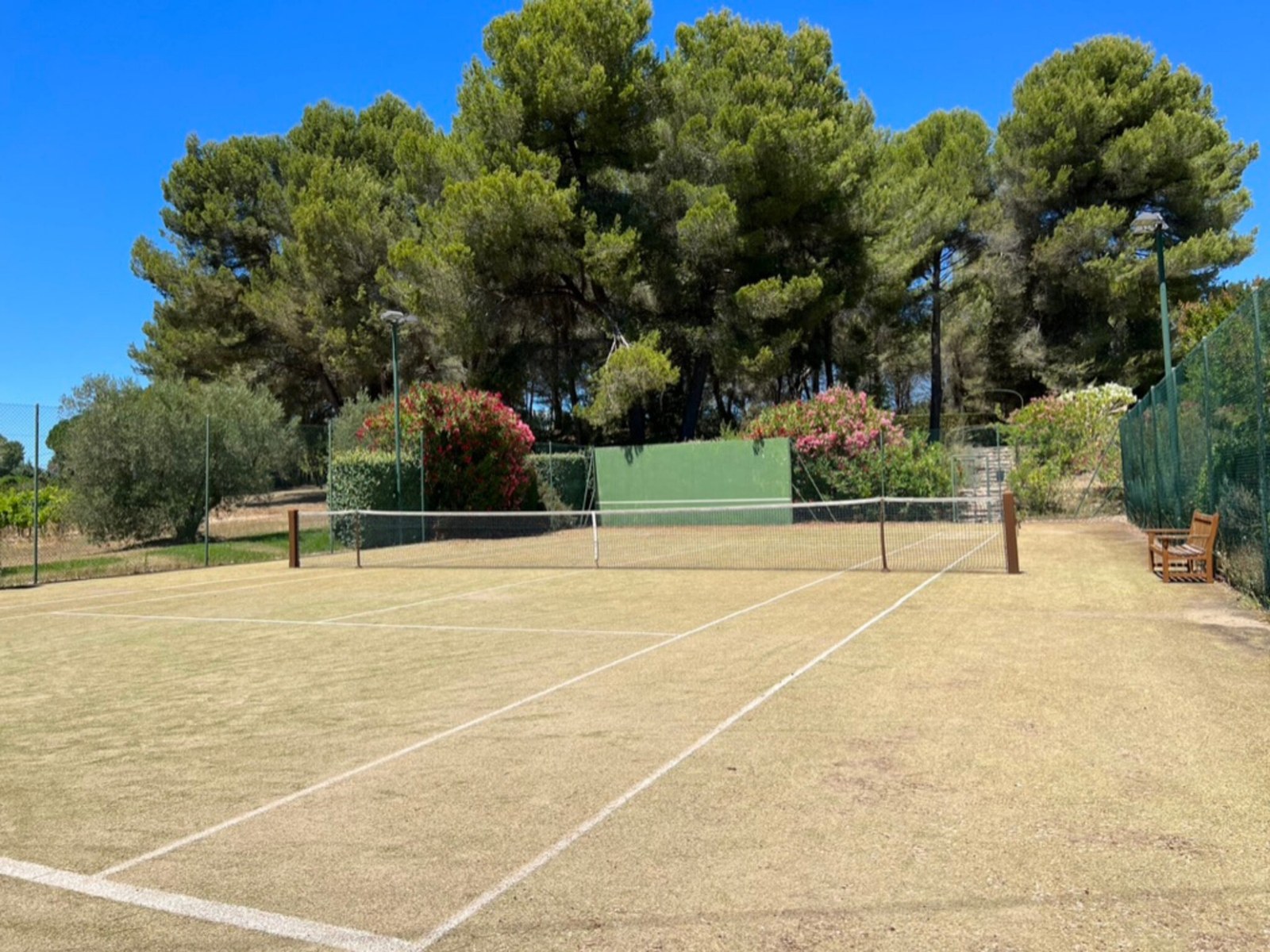 07-court-de-tennis-eclaire-1